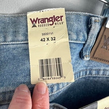 Load image into Gallery viewer, Wrangler relaxed fit men’s jeans
