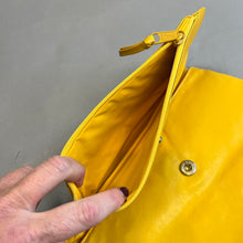 Load image into Gallery viewer, Vintage zippered clutch
