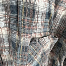 Load image into Gallery viewer, Vintage unbranded flannel
