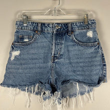 Load image into Gallery viewer, H&amp;M women’s jean shorts
