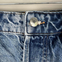 Load image into Gallery viewer, H&amp;M women’s jean shorts
