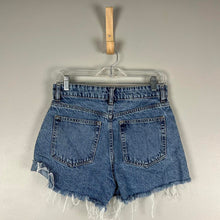 Load image into Gallery viewer, H&amp;M women’s jean shorts
