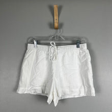 Load image into Gallery viewer, Abercrombie &amp; fitch linen shorts
