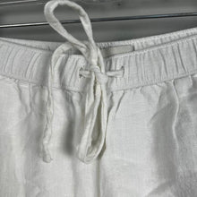 Load image into Gallery viewer, Abercrombie &amp; fitch linen shorts
