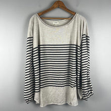 Load image into Gallery viewer, Max studio long sleeve top
