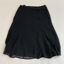 Load image into Gallery viewer, Croft &amp; Barrow skirt
