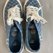 Load image into Gallery viewer, Rocket dog jumpin blue checkered sneakers
