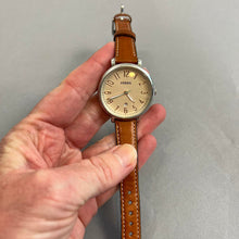Load image into Gallery viewer, Fossil leather watch
