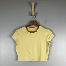 Load image into Gallery viewer, Alo Yoga active crop top tee
