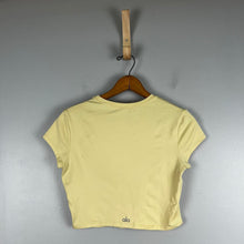 Load image into Gallery viewer, Alo Yoga active crop top tee
