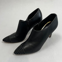 Load image into Gallery viewer, White House black market heels
