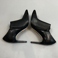 Load image into Gallery viewer, White House black market heels
