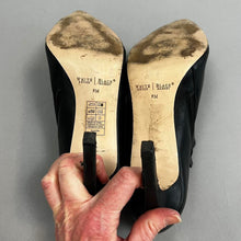 Load image into Gallery viewer, White House black market heels

