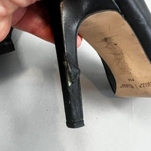 Load image into Gallery viewer, White House black market heels

