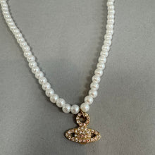 Load image into Gallery viewer, Pearl charm necklace
