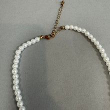 Load image into Gallery viewer, Pearl charm necklace
