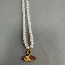 Load image into Gallery viewer, Pearl charm necklace
