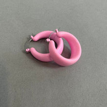 Load image into Gallery viewer, Chunky pink hoops
