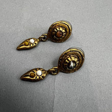 Load image into Gallery viewer, Vintage express earrings
