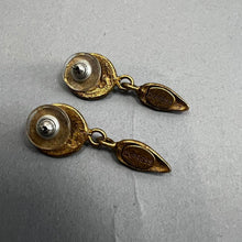 Load image into Gallery viewer, Vintage express earrings
