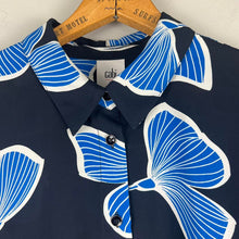 Load image into Gallery viewer, Cabi iris blouse
