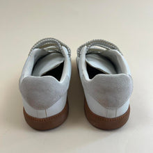 Load image into Gallery viewer, Steve Madden momentum sneakers
