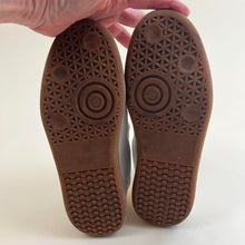 Load image into Gallery viewer, Steve Madden momentum sneakers
