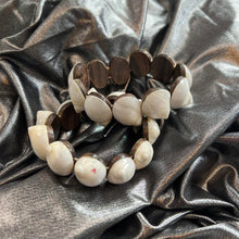 Load image into Gallery viewer, Vintage seashell bracelet set
