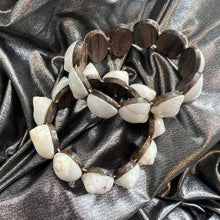 Load image into Gallery viewer, Vintage seashell bracelet set
