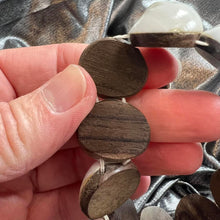 Load image into Gallery viewer, Vintage seashell bracelet set
