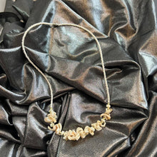 Load image into Gallery viewer, Vintage seashell necklace
