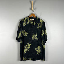Load image into Gallery viewer, Tommy Bahama men’s shirt
