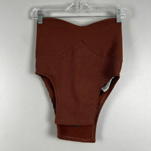 Load image into Gallery viewer, Pretty little thing strapless top
