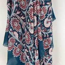 Load image into Gallery viewer, Boho patterned scarf
