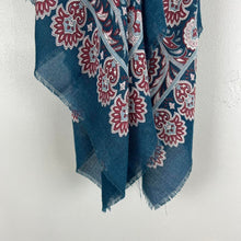 Load image into Gallery viewer, Boho patterned scarf

