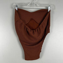 Load image into Gallery viewer, Pretty little thing strapless top
