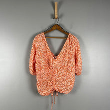 Load image into Gallery viewer, H&amp;M floral blouse
