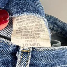 Load image into Gallery viewer, Vintage Lee mom jeans
