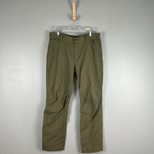 Load image into Gallery viewer, Carhartt men’s pants
