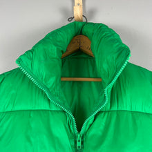Load image into Gallery viewer, Unbranded puffer vest
