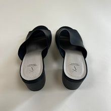 Load image into Gallery viewer, Simply Vera Wang leather mules
