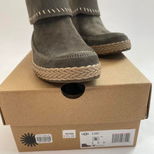 Load image into Gallery viewer, UGG womens Varney boot
