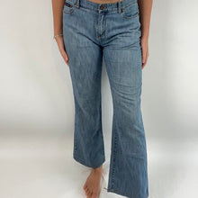 Load image into Gallery viewer, DKNY soho jeans
