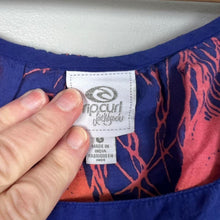 Load image into Gallery viewer, Ripcurl fly away patterned top
