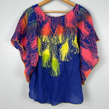 Load image into Gallery viewer, Ripcurl fly away patterned top
