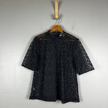 Load image into Gallery viewer, LOFT Lace short sleeve Blouse

