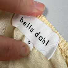 Load image into Gallery viewer, bella dahl puff sleeve romper
