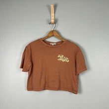 Load image into Gallery viewer, Billabong X salty blonde crop top
