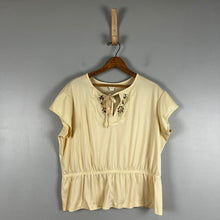 Load image into Gallery viewer, Vintage lively lady blouse
