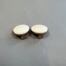Load image into Gallery viewer, Vintage clip on earrings
